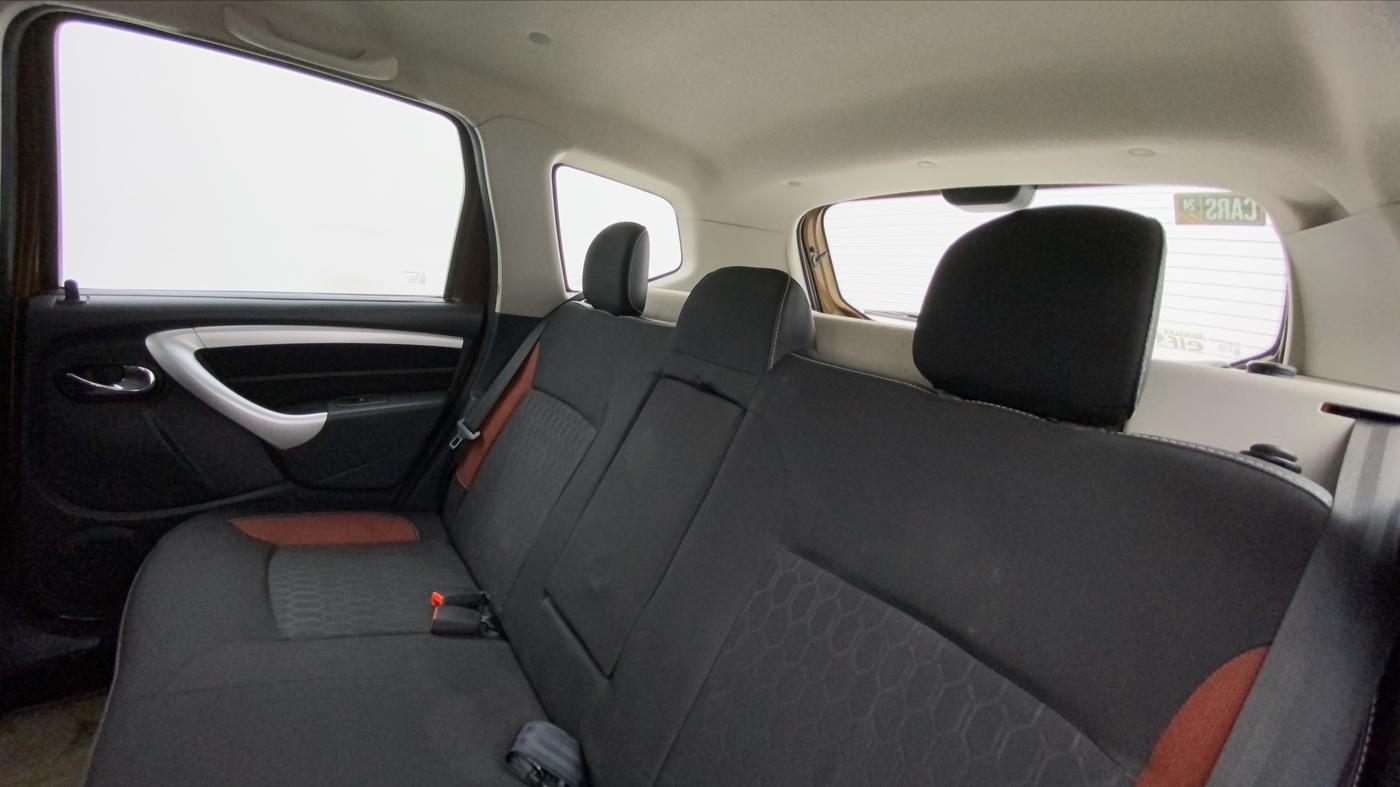 2015 Renault Duster 110 PS RXZ 4X4 MT DIESEL, Diesel, Manual, 95,500 km, Right Side Rear Door Cabin