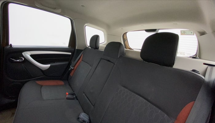 2015 Renault Duster 110 PS RXZ 4X4 MT DIESEL, Diesel, Manual, 95,500 km, Right Side Rear Door Cabin