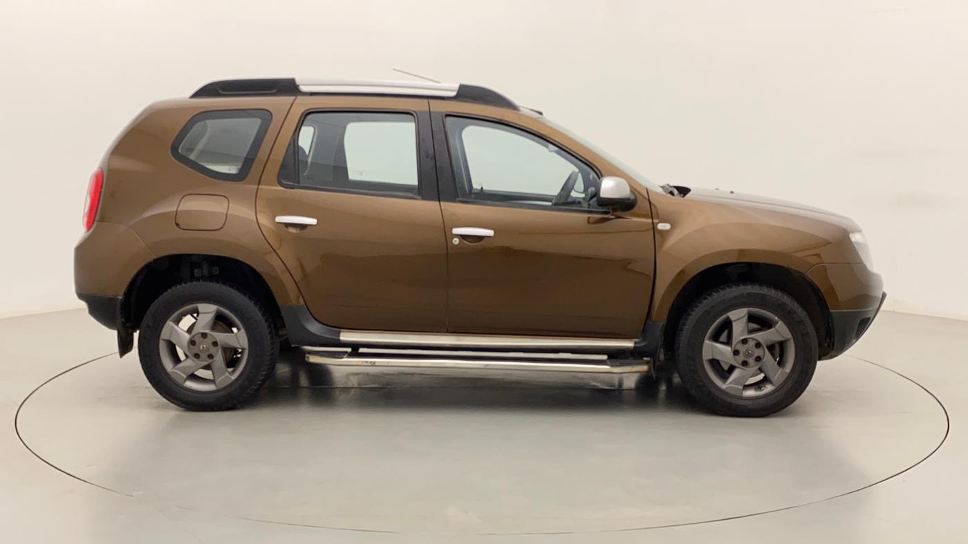 2015 Renault Duster 110 PS RXZ 4X4 MT DIESEL, Diesel, Manual, 95,500 km, Right Side View