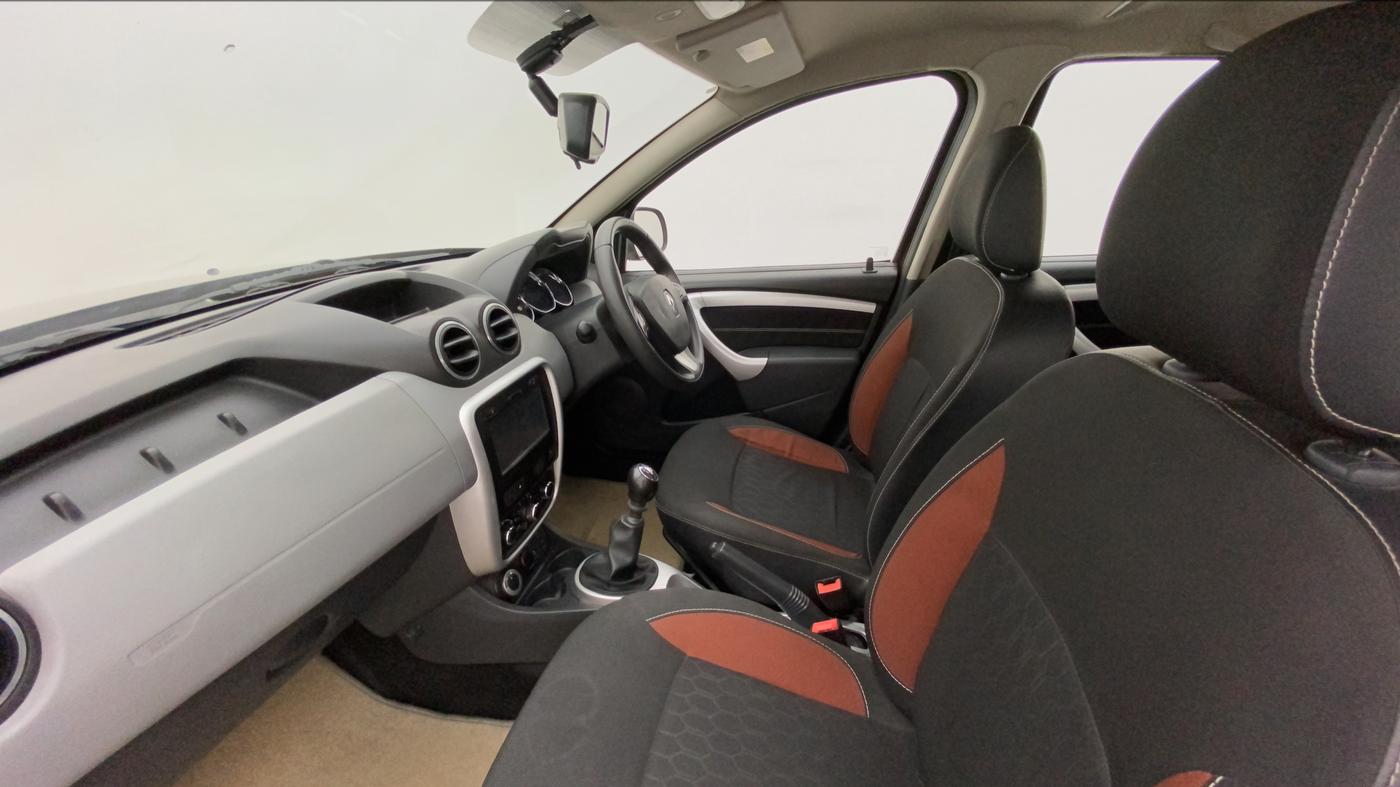 2015 Renault Duster 110 PS RXZ 4X4 MT DIESEL, Diesel, Manual, 95,500 km, Right Side Front Door Cabin
