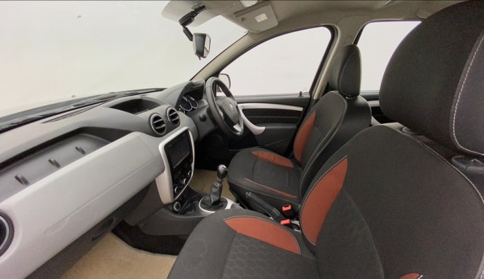 2015 Renault Duster 110 PS RXZ 4X4 MT DIESEL, Diesel, Manual, 95,500 km, Right Side Front Door Cabin