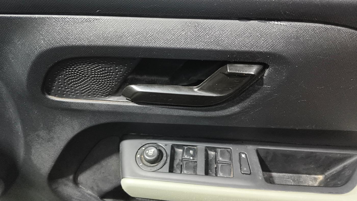 2021 Tata PUNCH ADVENTURE AMT, Petrol, Automatic, 31,193 km, Driver Side Door Panels Control