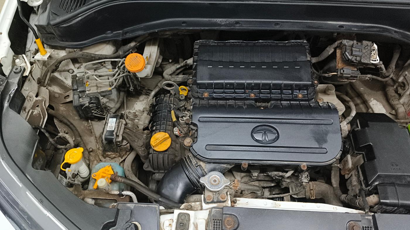 2021 Tata PUNCH ADVENTURE AMT, Petrol, Automatic, 31,193 km, Engine View - Right