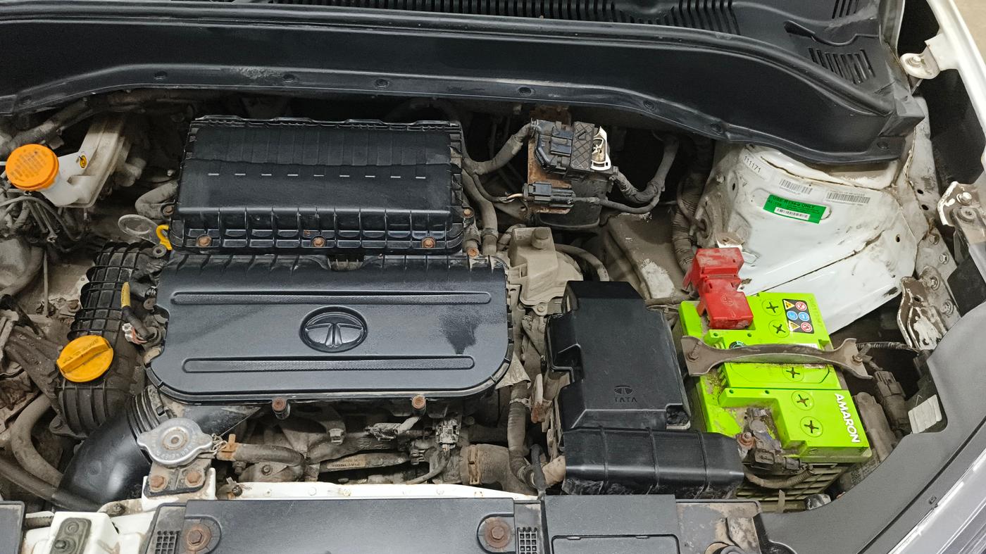 2021 Tata PUNCH ADVENTURE AMT, Petrol, Automatic, 31,193 km, Engine View - Left