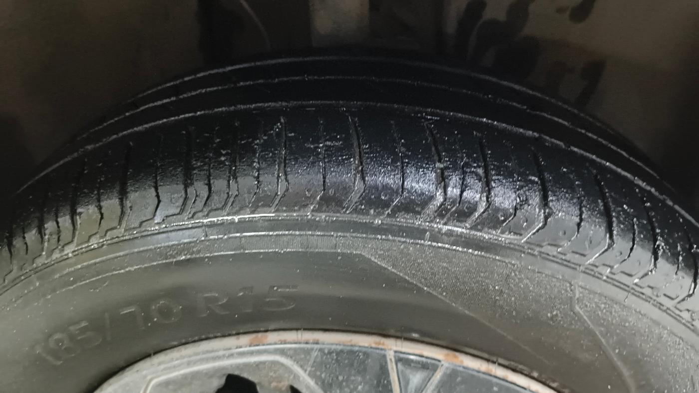 2021 Tata PUNCH ADVENTURE AMT, Petrol, Automatic, 31,193 km, Right Front Tyre Tread