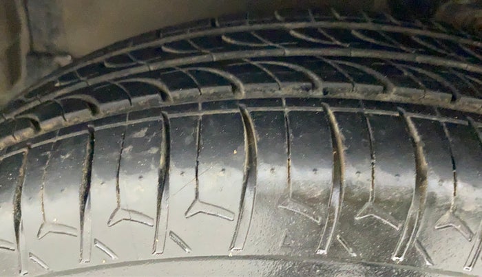 2018 Maruti Celerio ZXI, CNG, Manual, 111 km, Left Front Tyre Tread