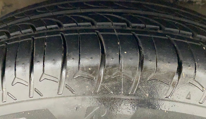 2018 Maruti Celerio ZXI, CNG, Manual, 111 km, Right Front Tyre Tread
