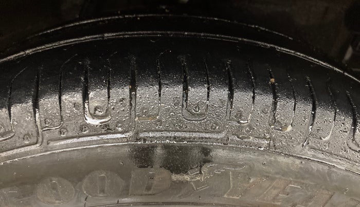 2013 Hyundai i10 SPORTZ 1.2 AT, Petrol, Automatic, 68,947 km, Right Front Tyre Tread