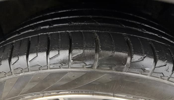 2016 Hyundai Creta SX PLUS 1.6 PETROL, Petrol, Manual, 39,510 km, Right Front Tyre Tread