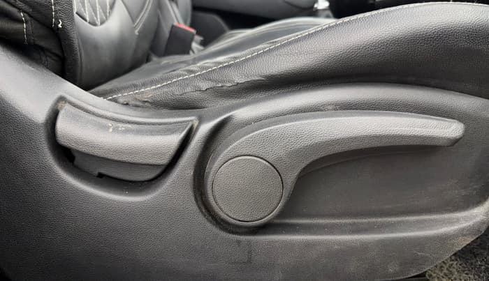 2016 Hyundai Creta SX PLUS 1.6 PETROL, Petrol, Manual, 39,510 km, Driver Side Adjustment Panel