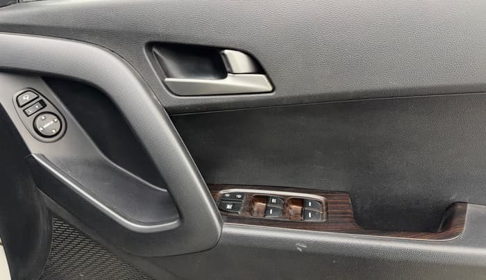 2016 Hyundai Creta SX PLUS 1.6 PETROL, Petrol, Manual, 39,510 km, Driver Side Door Panels Control