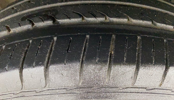 2022 Maruti Ciaz ZETA 1.5 SHVS MT PETROL, Petrol, Manual, 27,421 km, Right Front Tyre Tread