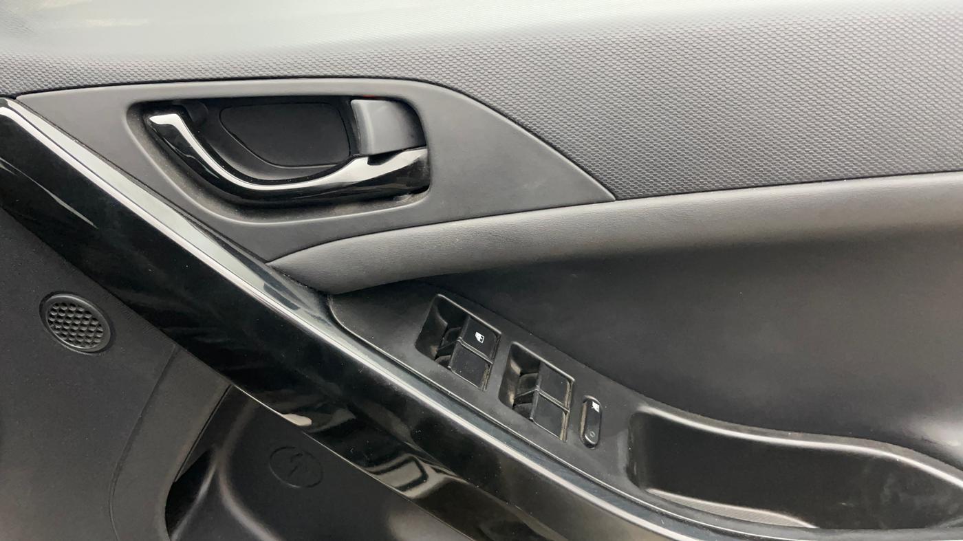 2023 Tata NEXON XZ PLUS PETROL SUNROOF DARK EDITION, Petrol, Manual, 35,144 km, Driver Side Door Panels Control