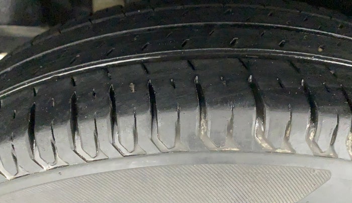 2020 Maruti Dzire LXI, Petrol, Manual, 19,690 km, Right Rear Tyre Tread