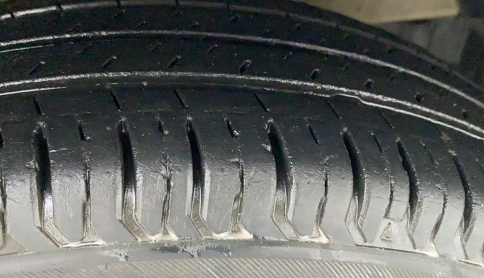 2020 Maruti Dzire LXI, Petrol, Manual, 19,690 km, Right Front Tyre Tread