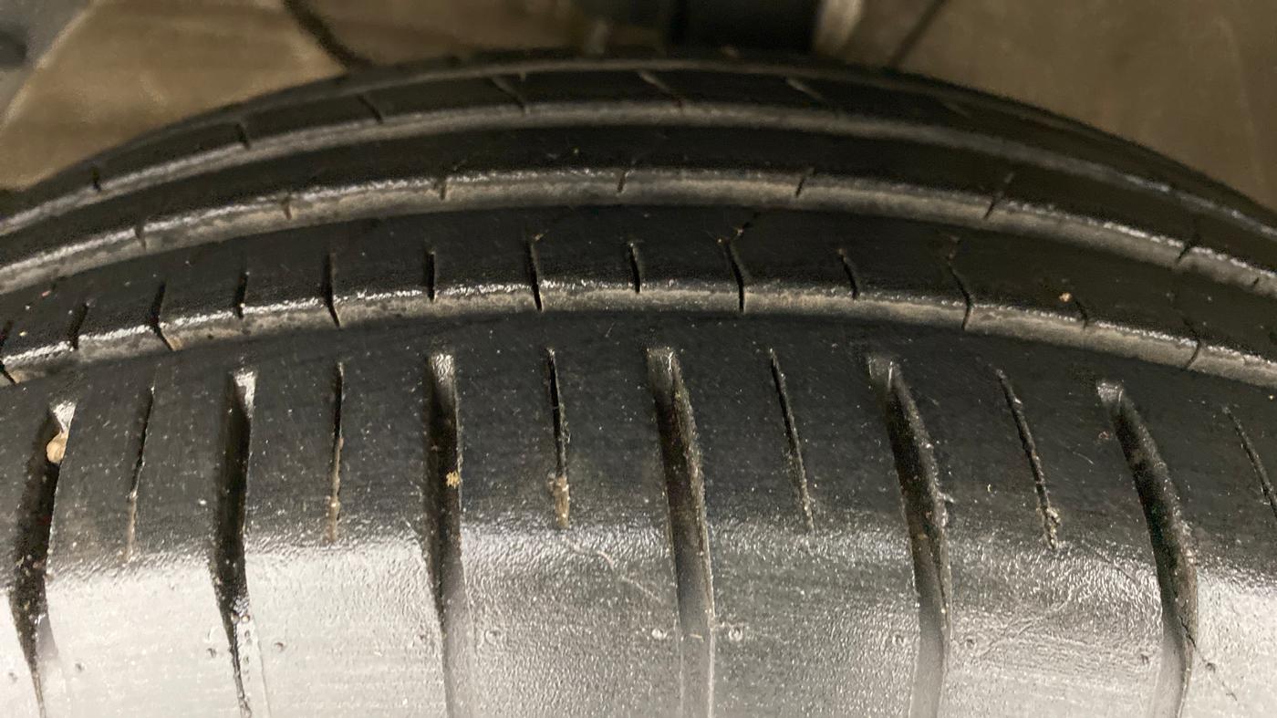 2020 Maruti Swift ZXI AMT, Petrol, Automatic, 9,846 km, Left Front Tyre Tread