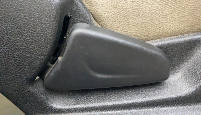 2017 Renault Kwid RXL 1.0 AMT, Petrol, Automatic, 77,644 km, Driver Side Adjustment Panel