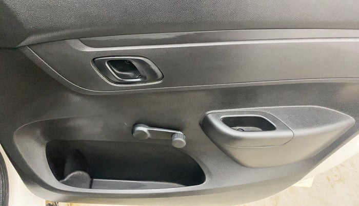 2017 Renault Kwid RXL 1.0 AMT, Petrol, Automatic, 77,644 km, Driver Side Door Panels Control