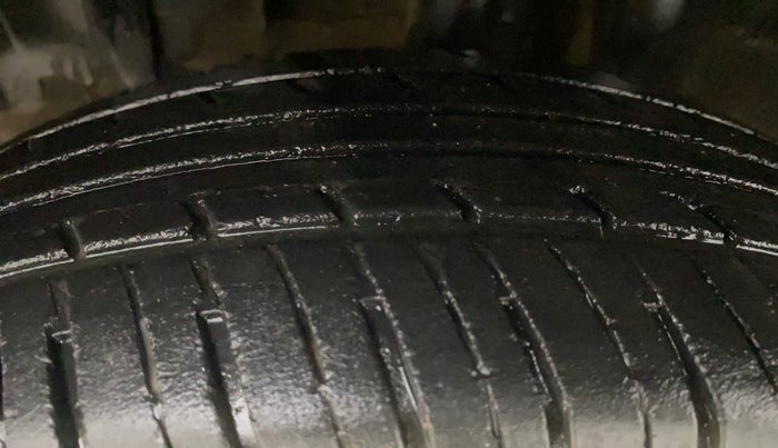 2017 Renault Kwid RXL 1.0 AMT, Petrol, Automatic, 77,644 km, Left Front Tyre Tread