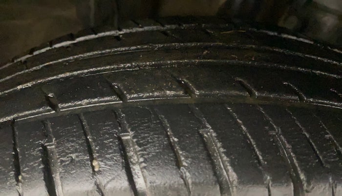 2017 Renault Kwid RXL 1.0 AMT, Petrol, Automatic, 77,644 km, Right Front Tyre Tread