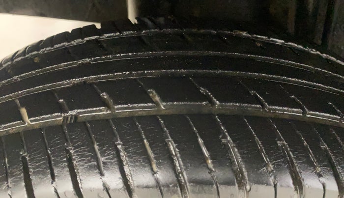 2017 Renault Kwid RXL 1.0 AMT, Petrol, Automatic, 77,644 km, Right Rear Tyre Tread