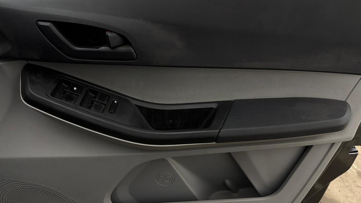 2022 Tata Tiago XT CNG, CNG, Manual, 33,279 km, Driver Side Door Panels Control