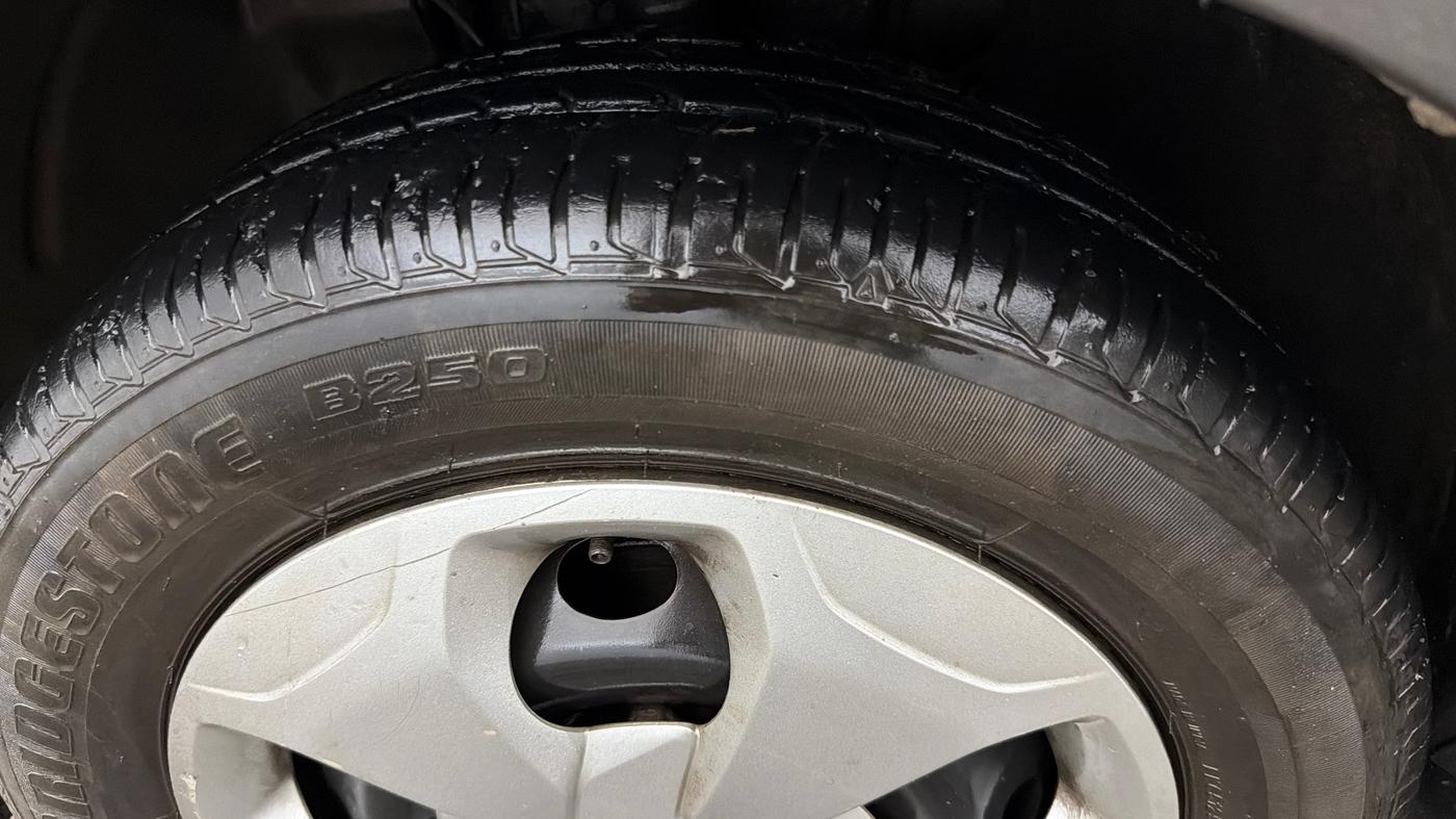 2022 Tata Tiago XT CNG, CNG, Manual, 33,279 km, Left Front Tyre Tread