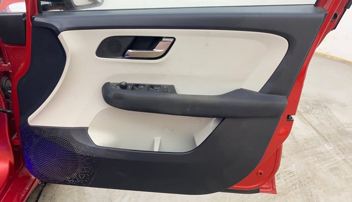 2021 Tata ALTROZ XZ PETROL, Petrol, Manual, 71,615 km, Driver Side Door Panels Control