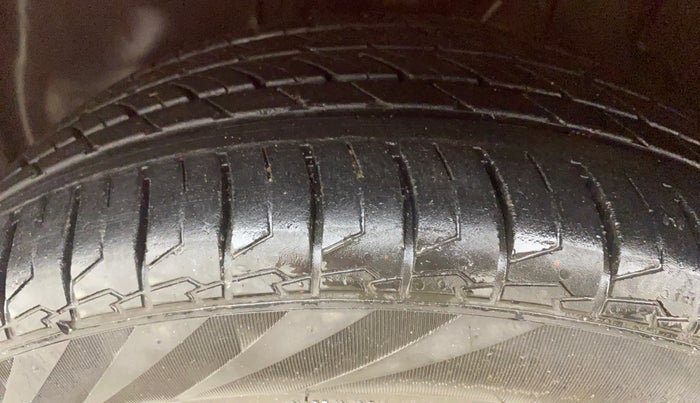 2021 Tata ALTROZ XZ PETROL, Petrol, Manual, 71,615 km, Left Front Tyre Tread