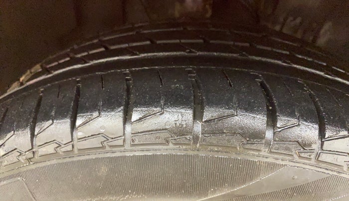 2021 Tata ALTROZ XZ PETROL, Petrol, Manual, 71,615 km, Right Front Tyre Tread