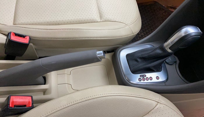 2016 Volkswagen Vento HIGHLINE PETROL AT, Petrol, Automatic, 50,816 km, Gear Lever
