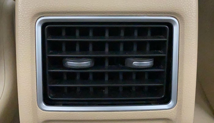2016 Volkswagen Vento HIGHLINE PETROL AT, Petrol, Automatic, 50,816 km, Rear AC Vents