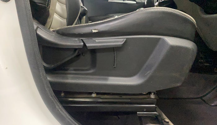 2022 KIA SONET HTX 1.5, Diesel, Manual, 67,322 km, Driver Side Adjustment Panel
