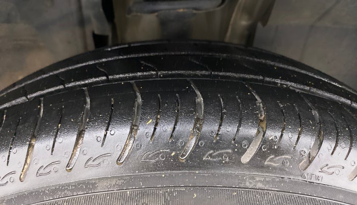 2019 Renault TRIBER RXZ, Petrol, Manual, 67,687 km, Right Front Tyre Tread