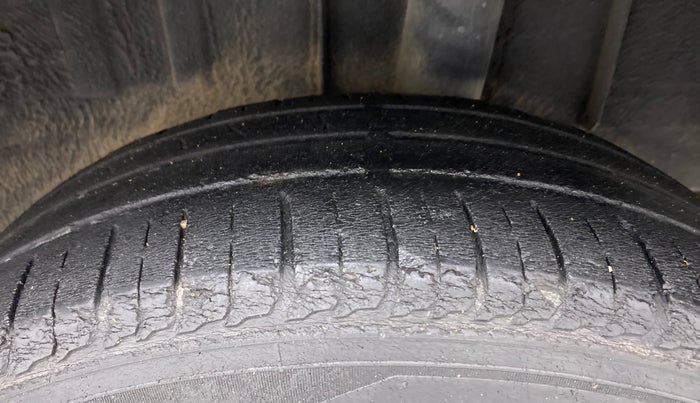 2019 Renault TRIBER RXZ, Petrol, Manual, 67,687 km, Left Rear Tyre Tread