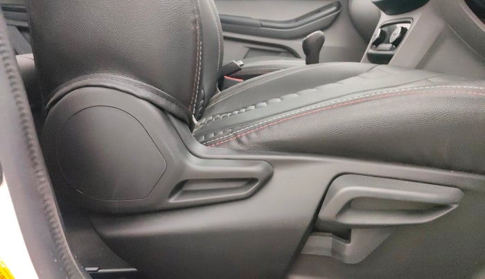 2020 Tata Tiago XZ PLUS PETROL, Petrol, Manual, 26,775 km, Driver Side Adjustment Panel