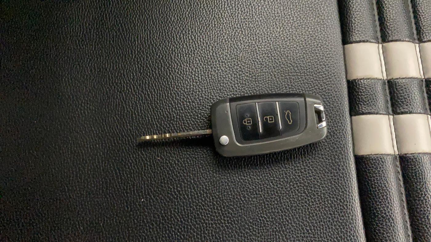 2022 Maruti Swift LXI, Petrol, Manual, 1,09,328 km, Key Close Up