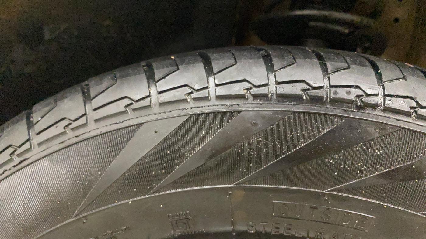 2022 Maruti Swift LXI, Petrol, Manual, 1,09,328 km, Left Front Tyre Tread