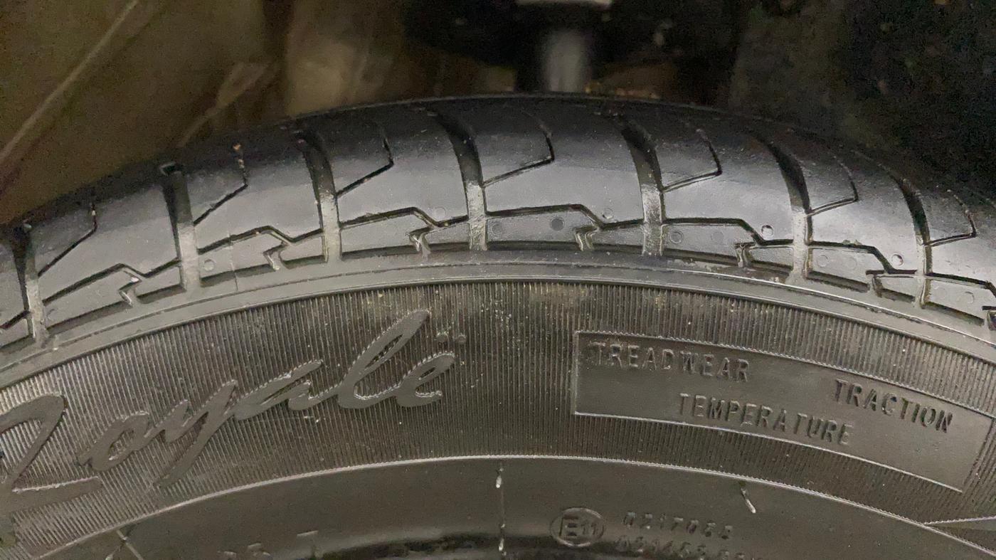 2022 Maruti Swift LXI, Petrol, Manual, 1,09,328 km, Right Front Tyre Tread