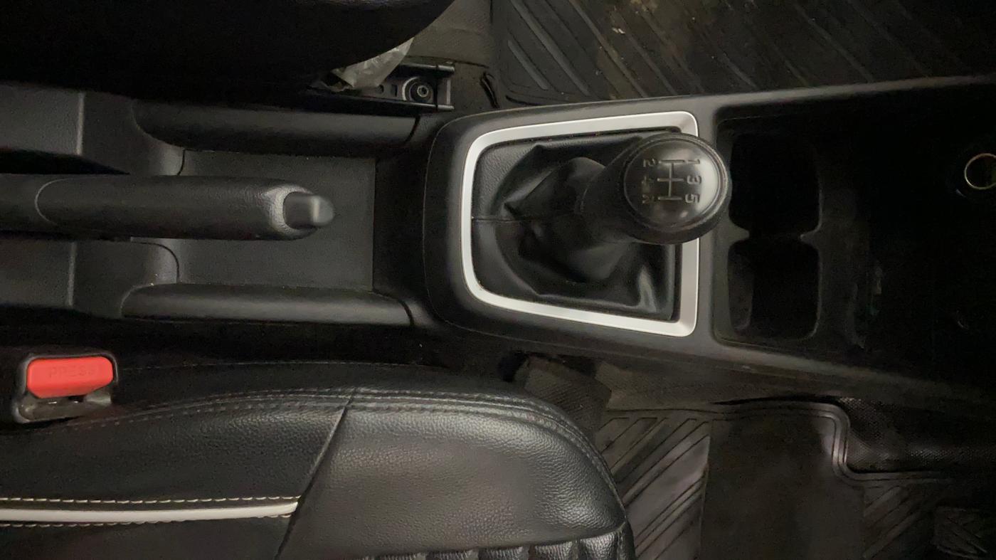 2022 Maruti Swift LXI, Petrol, Manual, 1,09,328 km, Gear Lever
