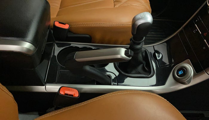 2018 Mahindra XUV500 W9, Diesel, Manual, 32,647 km, Gear Lever