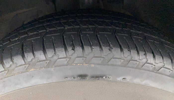 2018 Mahindra XUV500 W9, Diesel, Manual, 32,647 km, Left Front Tyre Tread