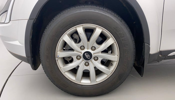 2018 Mahindra XUV500 W9, Diesel, Manual, 32,647 km, Left Front Wheel