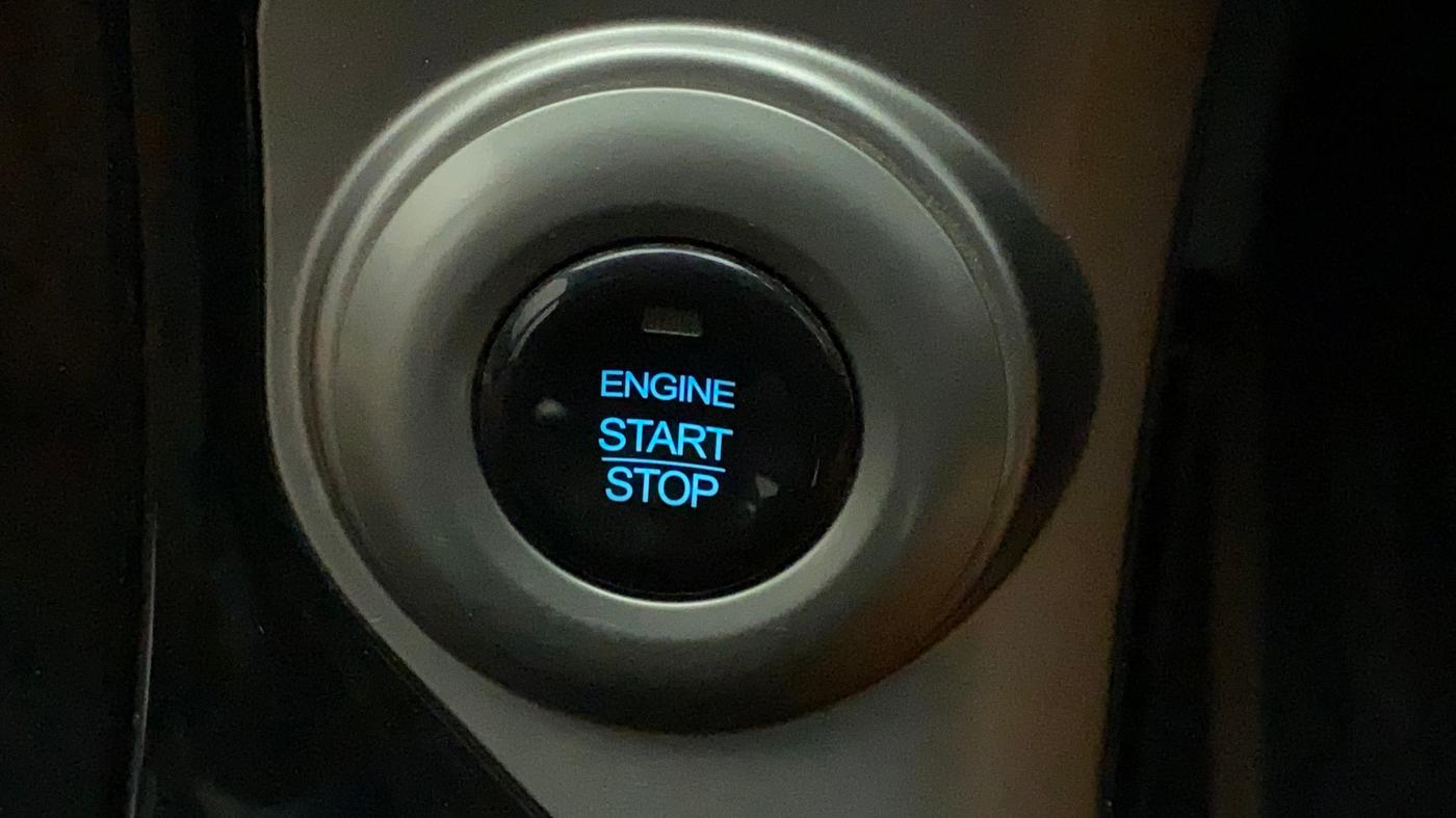 2018 Mahindra XUV500 W9, Diesel, Manual, 32,647 km, Keyless Start/ Stop Button