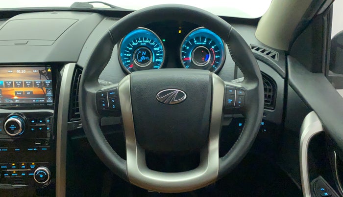 2018 Mahindra XUV500 W9, Diesel, Manual, 32,647 km, Steering Wheel Close Up