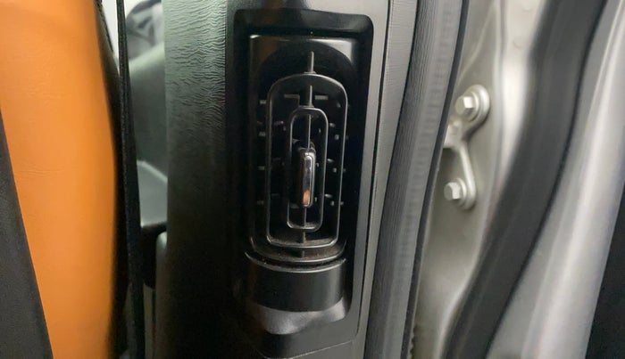 2018 Mahindra XUV500 W9, Diesel, Manual, 32,647 km, Rear AC Vents