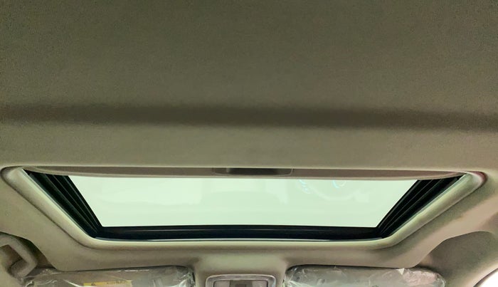 2018 Mahindra XUV500 W9, Diesel, Manual, 32,647 km, Moonroof/ Sunroof