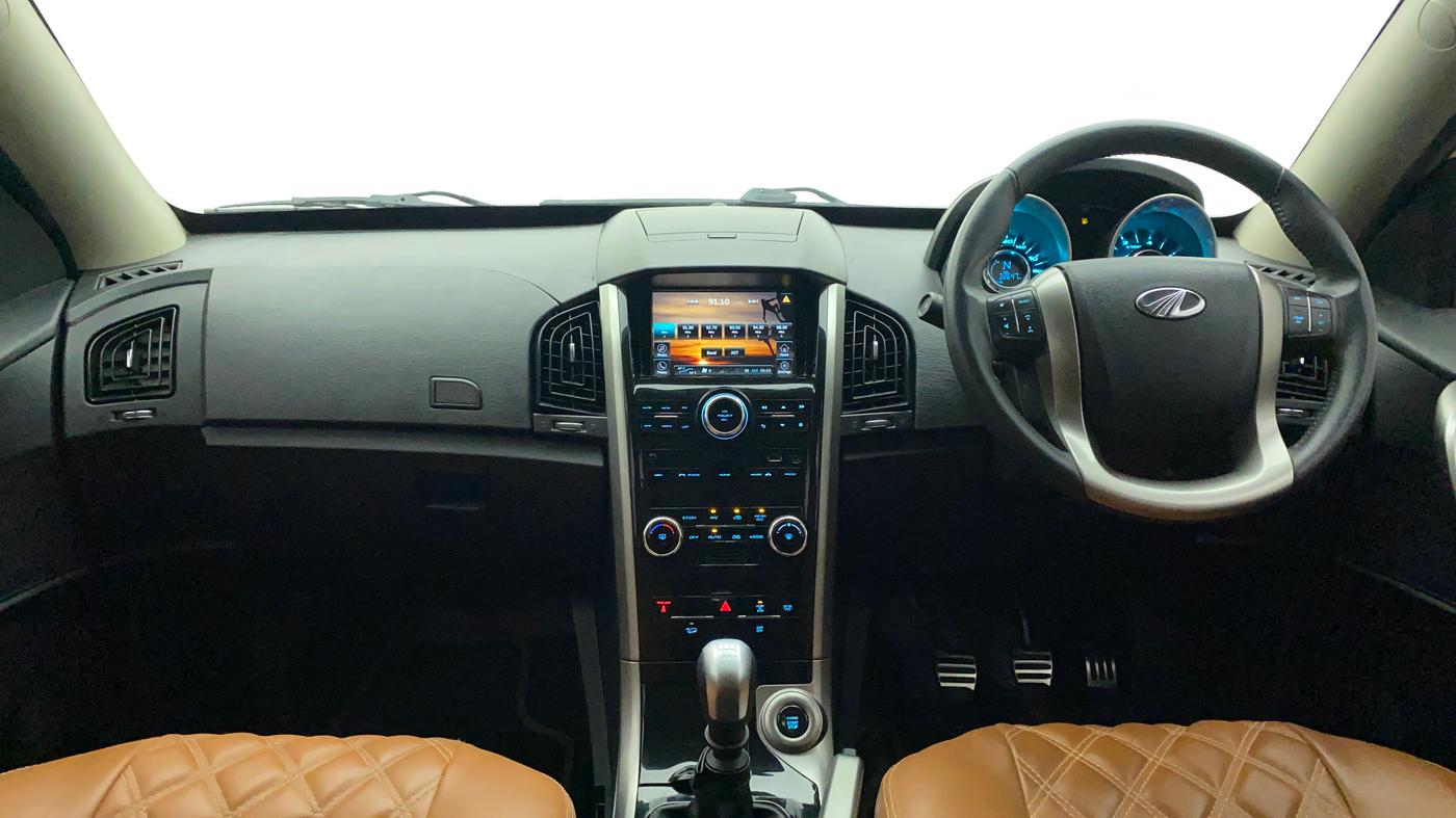 2018 Mahindra XUV500 W9, Diesel, Manual, 32,647 km, Dashboard