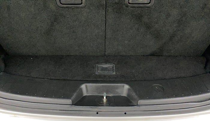 2018 Mahindra XUV500 W9, Diesel, Manual, 32,647 km, Boot Inside