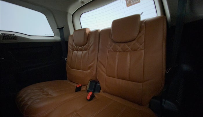 2018 Mahindra XUV500 W9, Diesel, Manual, 32,647 km, Third Seat Row ( optional )